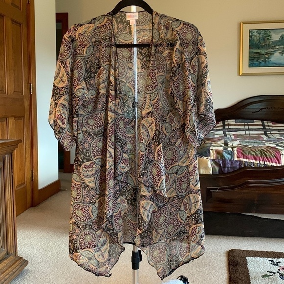 LuLaRoe Tops - LULAROE Lindsay Paisley Open Front Sheer Cardigan Size Small EUC
